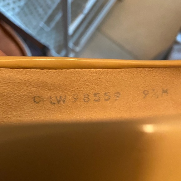 Stuart Weitzman Linden Patent Leather pump cream/tan shoe & cone heel size 9 1/2 - Picture 6 of 13